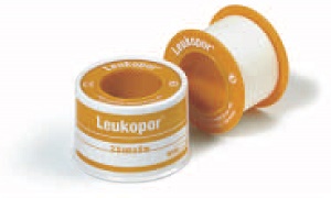 CEROTTO ADESIVO IPOALLERGENICO LEUKOPOR. SUPPORTO: TESSUTO NON TESSUTO BIANCO DI POLIESTERE E VISCOSA ADESIVO POLIACRILICO SENZA RESINE E GOMME NATURALI. 2,5X500CM MUTUABILE - Farmacia Puddu Baire S.r.l.